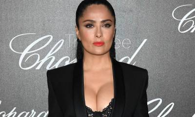 Salma Hayek's famous curves steal the show in throwback photo with a fun twist - hellomagazine.com