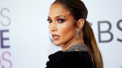 Jennifer Lopez shares photos without her $1M engagement ring on 'Shotgun Wedding' set - www.foxnews.com