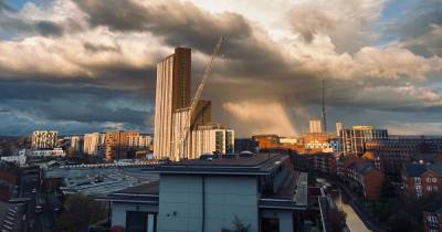 Like an 'alien invasion': People stunned by bizarre skies over Manchester after day of sun and snow - www.manchestereveningnews.co.uk - Manchester