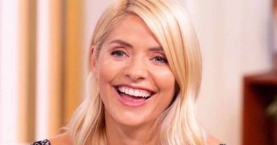 Holly Willoughby's fans are swooning over her M&S summer dress - www.msn.com