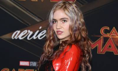 Grimes shows off the ‘beautiful alien scars’ she had tattooed on her back - us.hola.com
