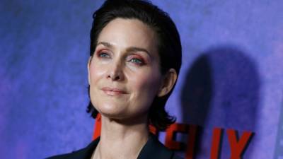 Carrie-Anne Moss Was Asked to Read for a Grandma Role One Day After Turning 40 - www.glamour.com - Hollywood