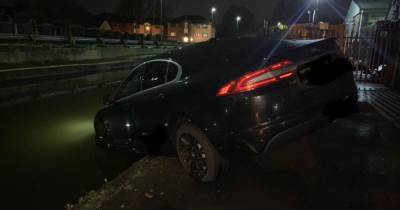 Taxi driver rescued after turning left and following sat nav into the Bridgewater Canal - www.manchestereveningnews.co.uk