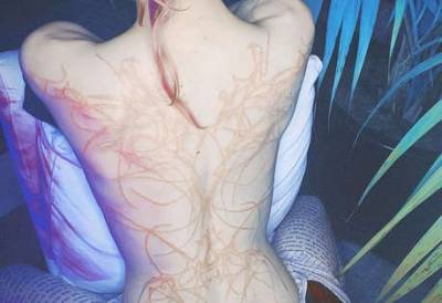 Have you seen Grimes’ new ‘beautiful alien scar’ back tattoo ? - www.msn.com