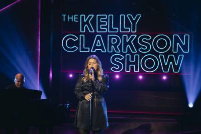 Kelly Clarkson Covers Sinéad O’Connor’s ‘Nothing Compares 2 U’ At The Request Of Ruby Rose’s Mom - etcanada.com