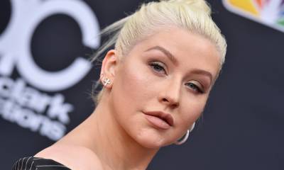 Christina Aguilera poses up a storm in stunning new photo - hellomagazine.com
