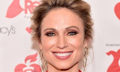 Amy Robach relaxes by serene window garden in sun-kissed photo - hellomagazine.com - New York