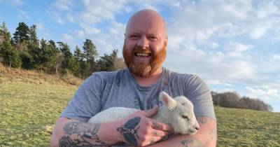 The moment tattooists from Wythenshawe rescued a lamb in Wales - www.manchestereveningnews.co.uk - Manchester