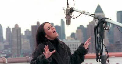 Official Charts Flashback 1999: Martine McCutcheon - Perfect Moment - www.officialcharts.com