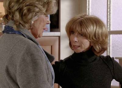 ‘Ageless’ Gail Platt resurrects throwback Corrie hairstyle and fans are loving it - evoke.ie - Britain