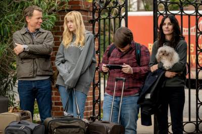 Courteney Cox, Greg Kinnear, Mira Sorvino Horror Comedy ‘Shining Vale’ Ordered to Series at Starz - variety.com