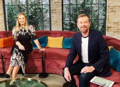 Alan Hughes leaves Laura Woods in stitches after filthy blunder on Ireland AM - evoke.ie - Ireland - county Woods