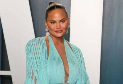 Chrissy Teigen returns to Twitter and reveals she has been saying tweets to ‘shampoo bottles’ - www.msn.com