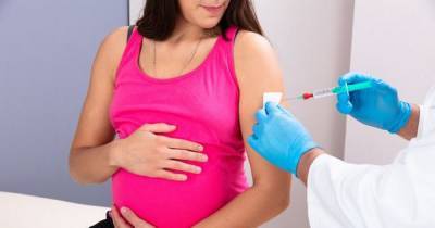 Pregnant women to be offered Covid vaccine in UK - www.manchestereveningnews.co.uk - Britain