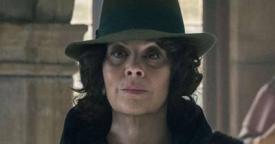 Helen McCrory dead at 52, after an 'heroic battle' with cancer - www.msn.com