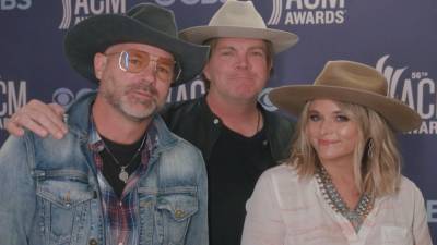 Miranda Lambert Says Husband Brendan McLoughlin Loves Getting 'Glam' for the Red Carpet (Exclusive) - www.etonline.com - New York