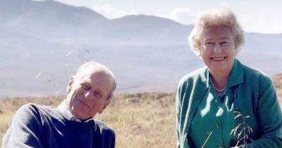 Queen Elizabeth II Shares Never-Before-Seen Photo With Late Husband Prince Philip 1 Week After His Death - www.usmagazine.com - Scotland