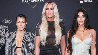 Kim Kardashian Gives The Middle Finger Bonds With Sisters Amid Kanye Divorce: ‘4EVA’ - hollywoodlife.com
