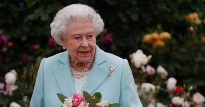 The Queen leaves handwritten note 'signed with her childhood nickname' on Prince Philip's coffin in sad final goodbye - www.ok.co.uk