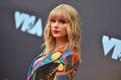 Taylor Swift’s Rerecorded ‘Fearless’ Debuts At No. 1 - etcanada.com