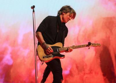 Keith Urban Gives An Electric Performance Of ‘Tumbleweed’ At The ACM Awards - etcanada.com