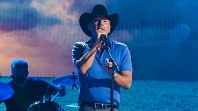 Kenny Chesney reunites with bandmates for the first time in two years for 2021 ACM performance - www.foxnews.com