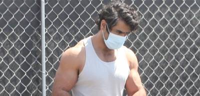 Kumail Nanjiani Shows Off His Bulging Biceps In These Hot New Photos! - www.justjared.com - Los Angeles