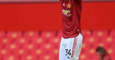 Manchester United star Donny van de Beek gets boost - www.manchestereveningnews.co.uk - Manchester
