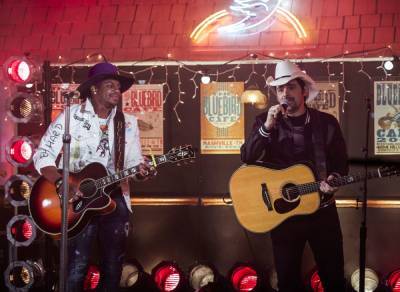 Brad Paisley Crashes Jimmie Allen’s 2021 ACM Awards Performance, Pair Belt Out ‘Freedom Was A Highway’ - etcanada.com