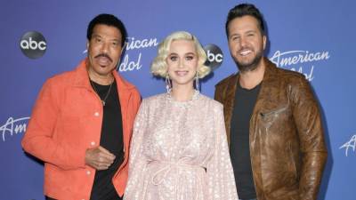 Katy Perry Hilariously Calls Out 'Divas' Luke Bryan and Lionel Richie Ahead of 'American Idol' Live Show - www.etonline.com - USA