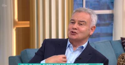 Eamonn Holmes will 'not allow' chronic pain to stop him working as he returns home from hospital - www.manchestereveningnews.co.uk - Manchester