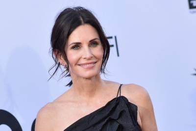 Courteney Cox Alarms Boyfriend Johnny McDaid And Daughter Coco With Fang Tooth Implants On April Fools’ Day - etcanada.com