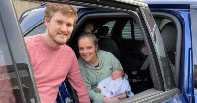 Mum gives birth in back of car - after getting stuck in school run traffic - www.manchestereveningnews.co.uk - Manchester - county Lane - county Hale