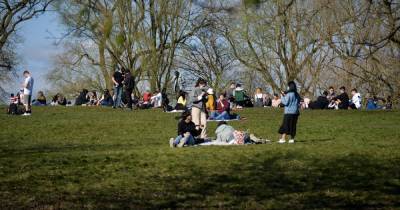 'It's beautiful to be out': The view from Platt Fields on Good Friday as students, families and friends are reunited in the sun - www.manchestereveningnews.co.uk - Manchester