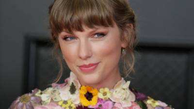 Taylor Swift Challenged Fans to Decode Her Latest Puzzle—And We Think They Did - www.glamour.com
