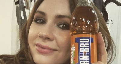 Karen Gillan sips Irn Bru on set of new Hollywood movie about Covid pandemic - www.dailyrecord.co.uk