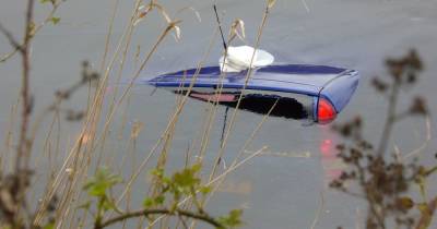 Driver, 90, rescued after car crashes into the River Forth in Stirling - www.dailyrecord.co.uk - Scotland