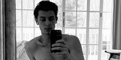 Shawn Mendes Looks Hot in a Shirtless Mirror Selfie - www.justjared.com