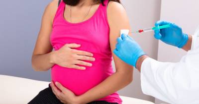 Pregnant women should now be offered Covid vaccine - with Pfizer or Moderna 'preferable' - www.dailyrecord.co.uk - Britain