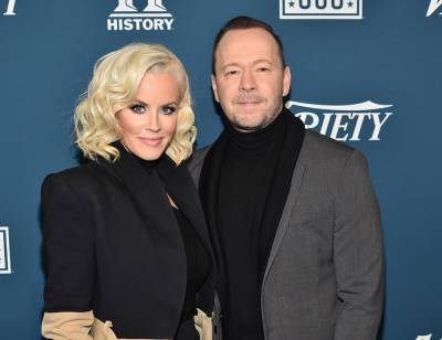 Jenny McCarthy Says She Asked Husband Donnie Wahlberg To Go To Therapy Before They Even Had Their First Fight - etcanada.com