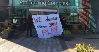 Manchester United fans block entrances to Carrington training ground to protest against Glazers - www.manchestereveningnews.co.uk - Manchester - Germany