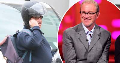 Harry Enfield, 59, displays his fuller physique during shopping trip - www.msn.com