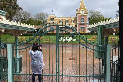 Disneyland, Other Theme Parks Unclear About California’s Rules For Out-Of-State Visitors - deadline.com - California - county Valencia