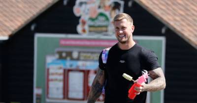 Dan Osborne enjoys quality time with adorable daughter Mia in the sun as they step out for ice cream - www.ok.co.uk