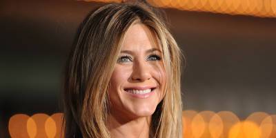 Jennifer Aniston - Justin Anderson - Jennifer Aniston Loves To Talk About 'The Bachelor' When She Gets Her Hair Done - justjared.com