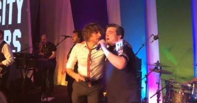 Paolo Nutini sings with Bay City Rollers' Les McKeown at charity gig in amazing clip - www.dailyrecord.co.uk - Scotland