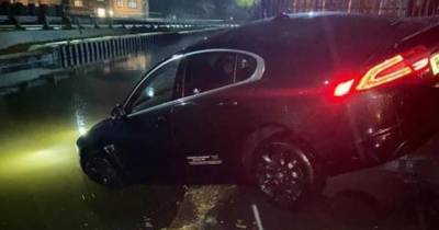 'Uber driver drove into a Salford canal - and still charged me £29.31 for the journey' - www.manchestereveningnews.co.uk