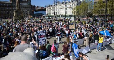 Hundreds of Anti-vax protesters descend on Glasgow’s George Square claiming Covid isn't real - www.dailyrecord.co.uk - city Glasgow