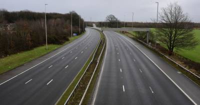 Motorcyclist dies after M62 crash closes motorway in Merseyside - www.manchestereveningnews.co.uk