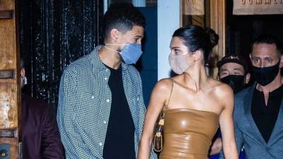 Kendall Jenner and Devin Booker Hold Hands During Date Night in New York City - www.etonline.com - New York